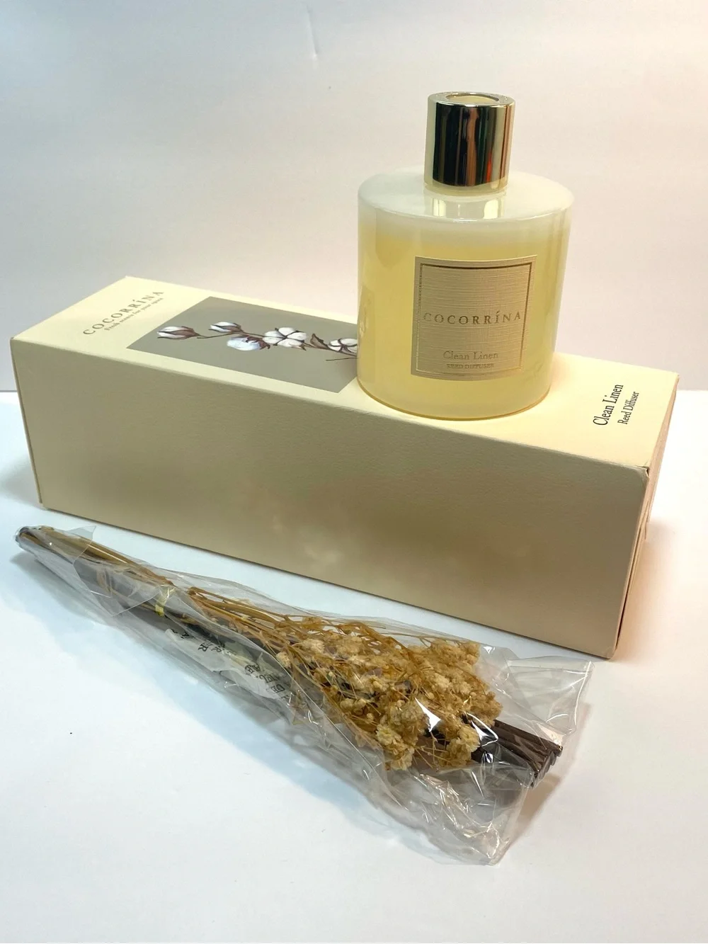 New Cocorrína Clean Linen 6.76 oz Fresh Scent Reed Diffuser Gift Set